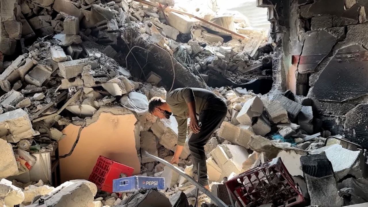 গাজার ধ্বংসস্তূপ থেকে বের হচ্ছে একের পর এক মরদেহ